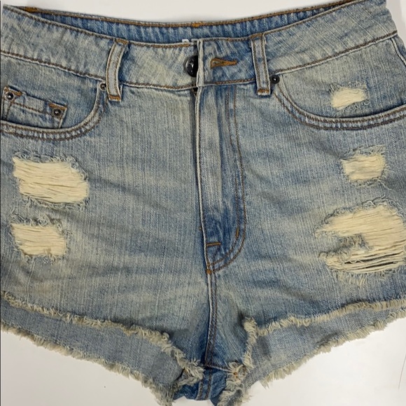 UO BDG Drew High Rise Cheeky Short Denim - Picture 2 of 6